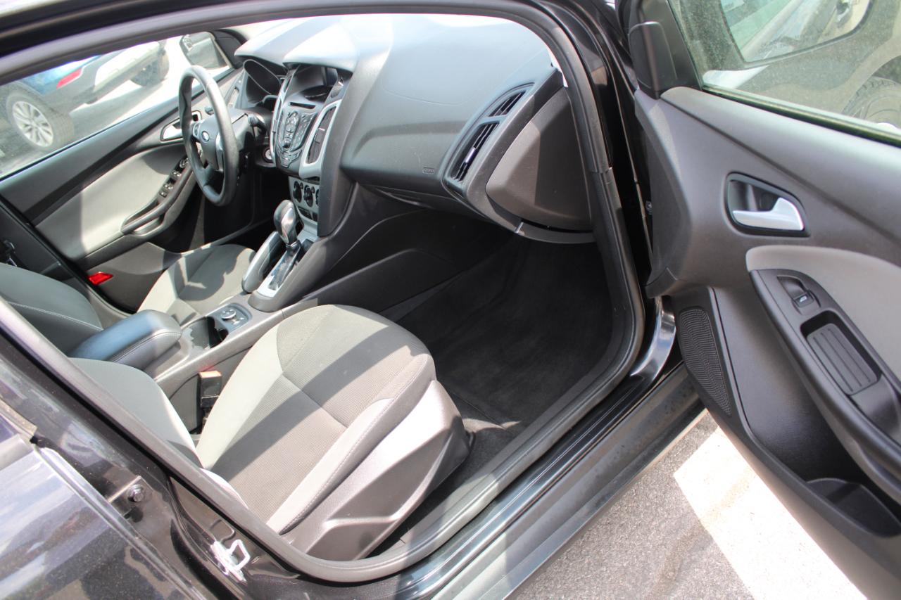Ford Focus 4dr Sdn SE 2013
