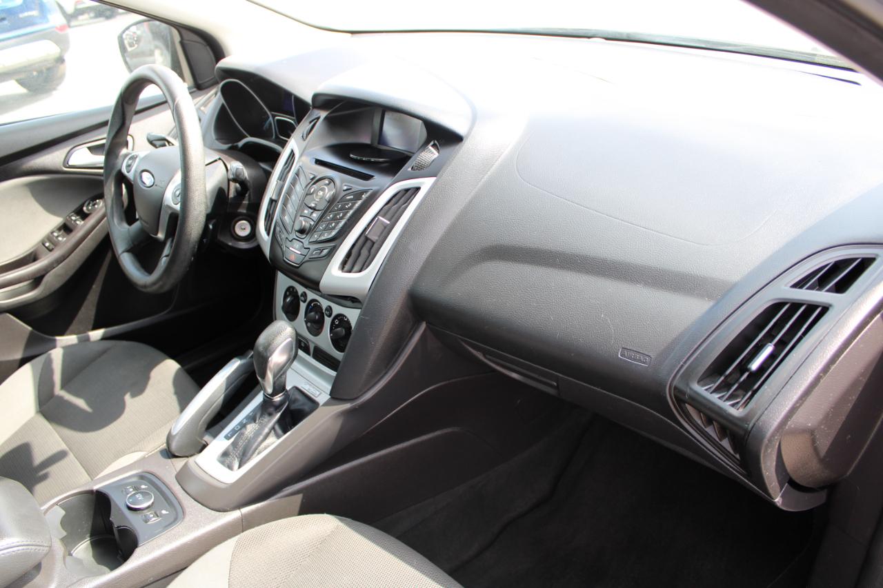 Ford Focus 4dr Sdn SE 2013