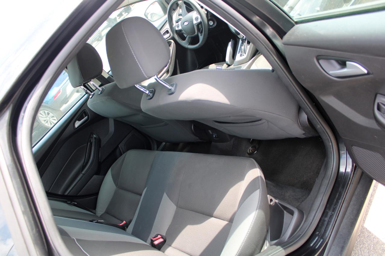 Ford Focus 4dr Sdn SE 2013