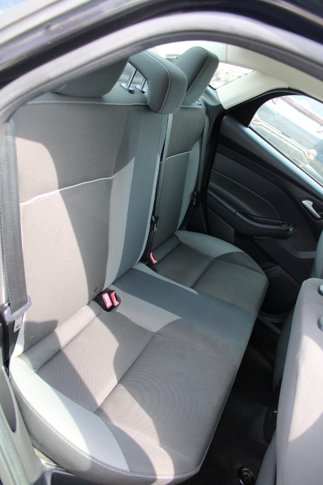 Ford Focus 4dr Sdn SE 2013