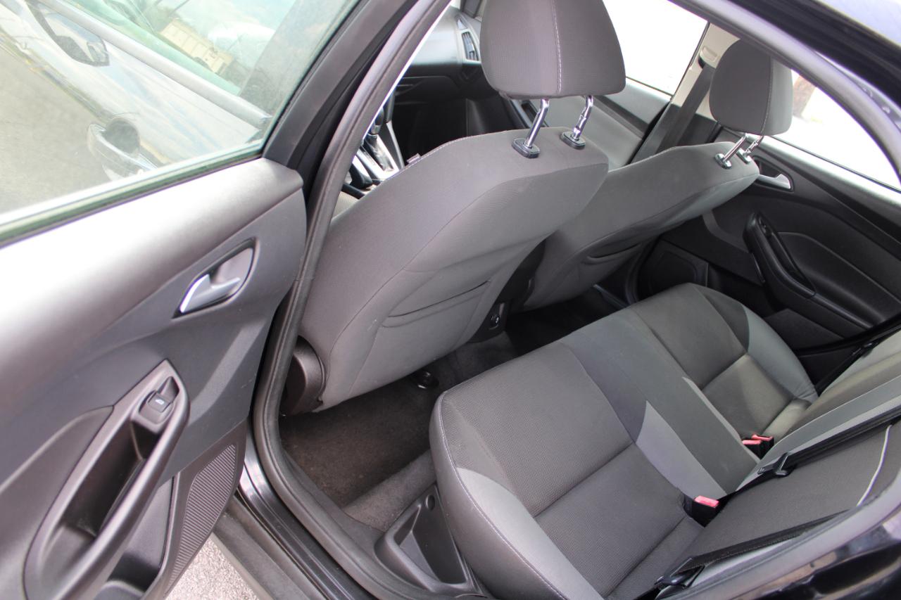 Ford Focus 4dr Sdn SE 2013