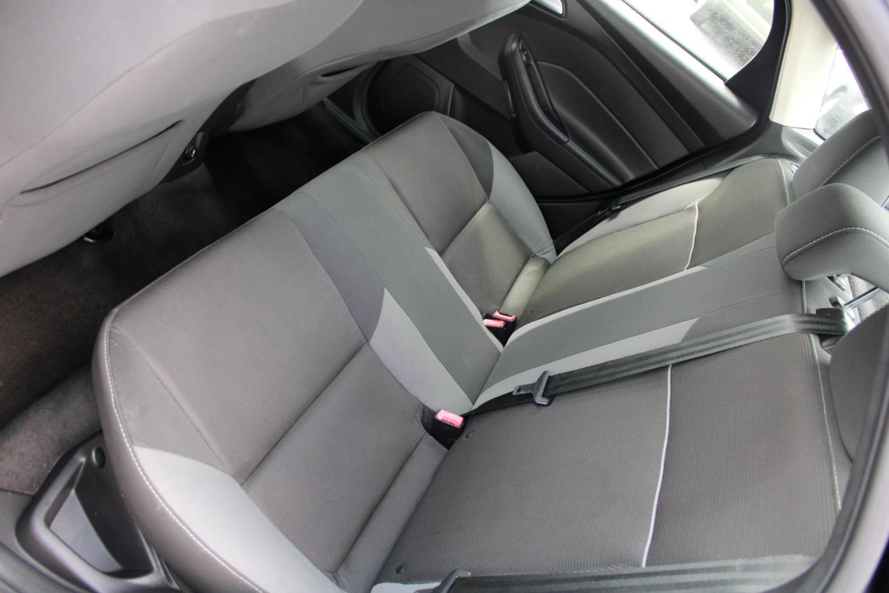 Ford Focus 4dr Sdn SE 2013