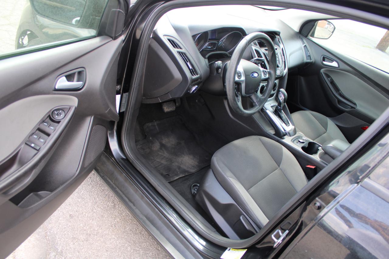 Ford Focus 4dr Sdn SE 2013