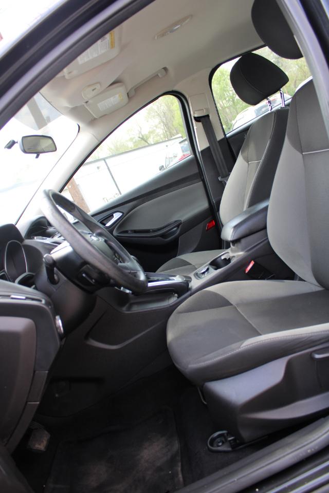 Ford Focus 4dr Sdn SE 2013