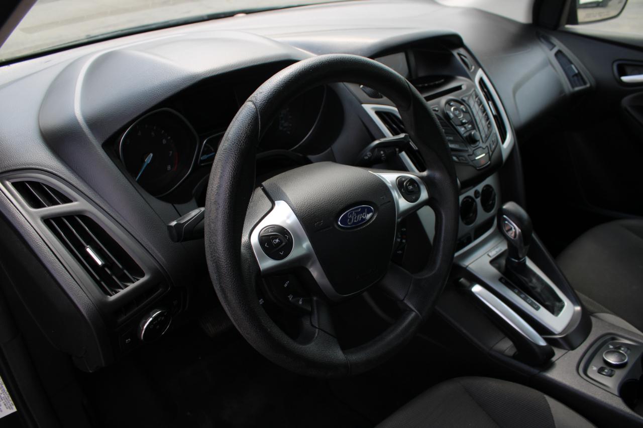 Ford Focus 4dr Sdn SE 2013