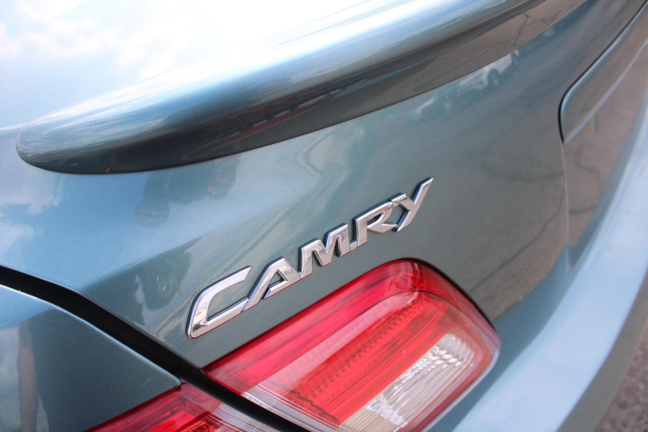 Toyota Camry 4dr Sdn I4 Man (Natl) 2010