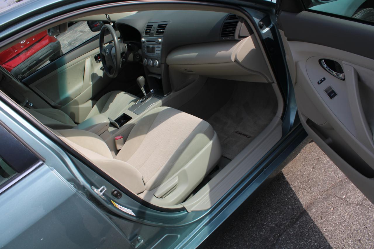 Toyota Camry 4dr Sdn I4 Man (Natl) 2010