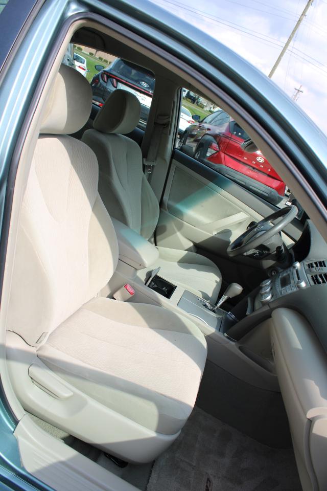 Toyota Camry 4dr Sdn I4 Man (Natl) 2010