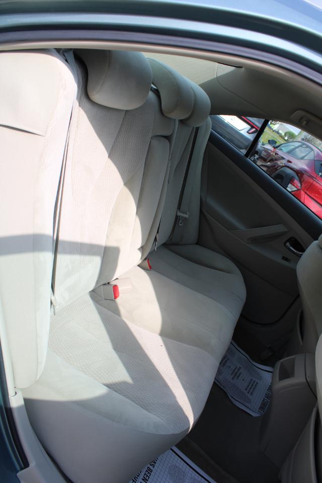 Toyota Camry 4dr Sdn I4 Man (Natl) 2010