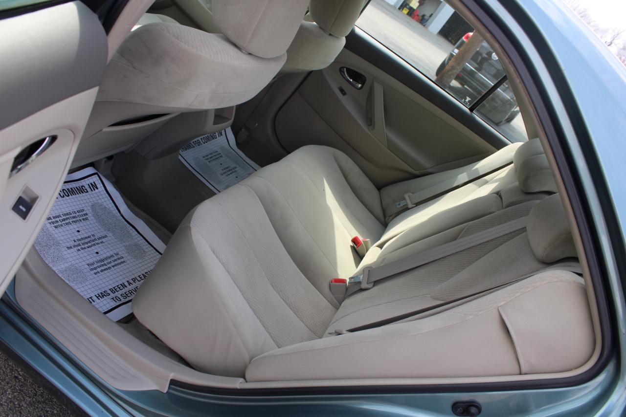 Toyota Camry 4dr Sdn I4 Man (Natl) 2010