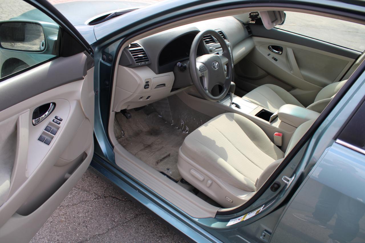 Toyota Camry 4dr Sdn I4 Man (Natl) 2010