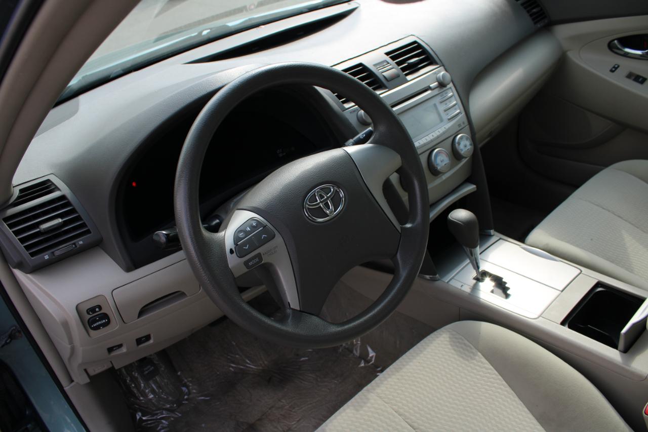 Toyota Camry 4dr Sdn I4 Man (Natl) 2010