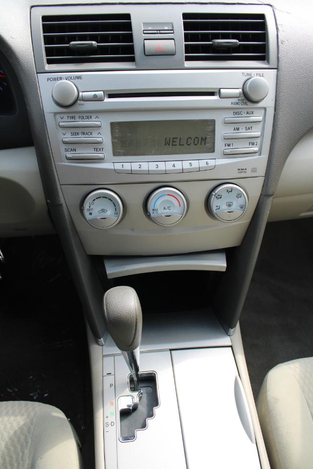 Toyota Camry 4dr Sdn I4 Man (Natl) 2010