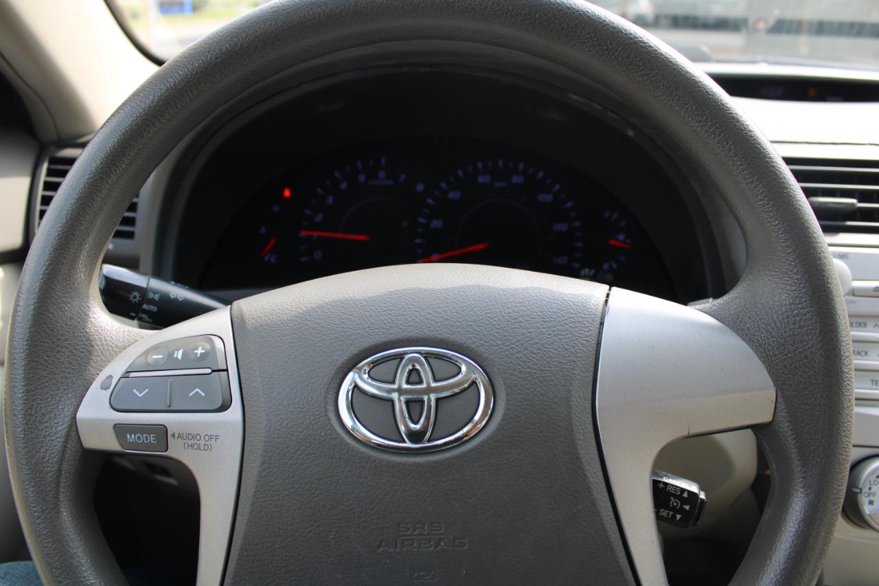 Toyota Camry 4dr Sdn I4 Man (Natl) 2010