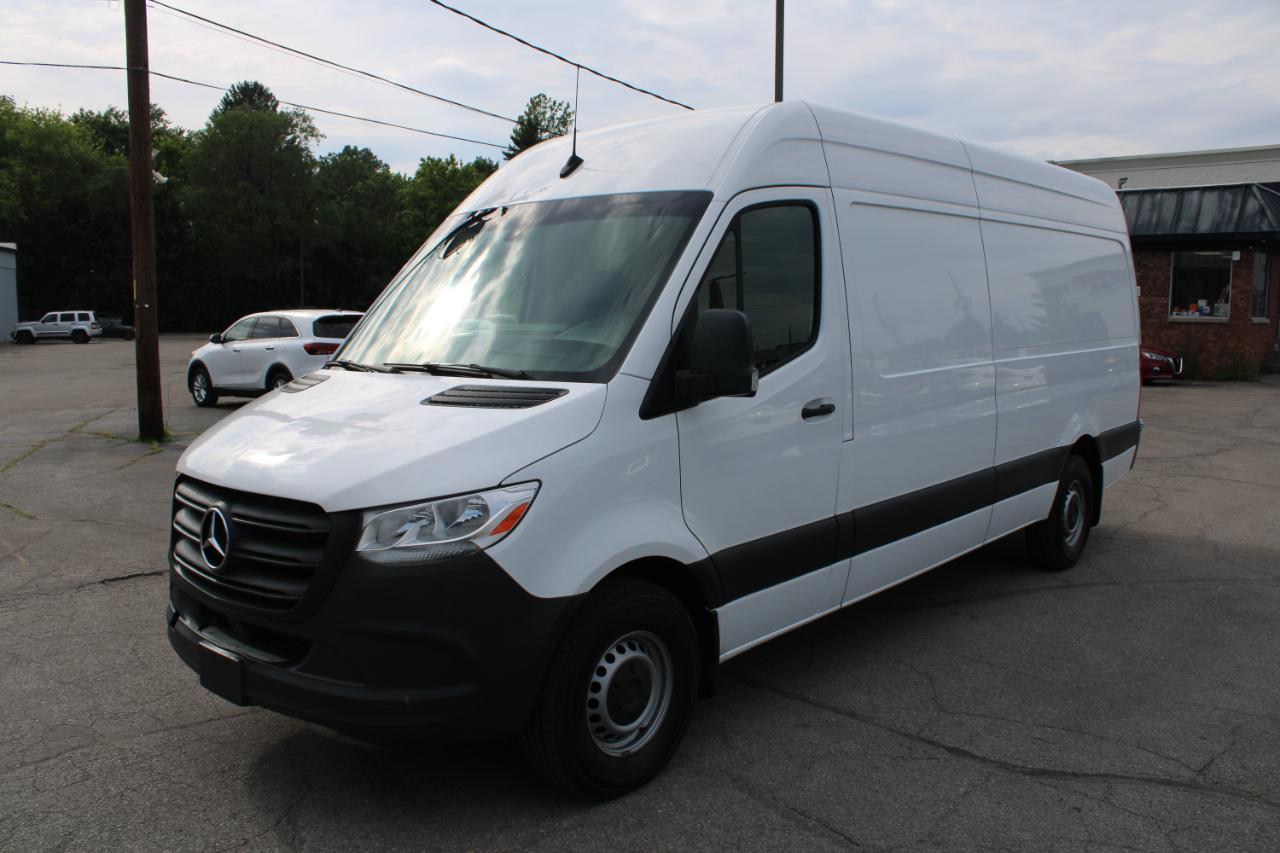 Mercedes-Benz Sprinter Cargo Van 2500 High Roof I4 Gas 170" RWD 2022