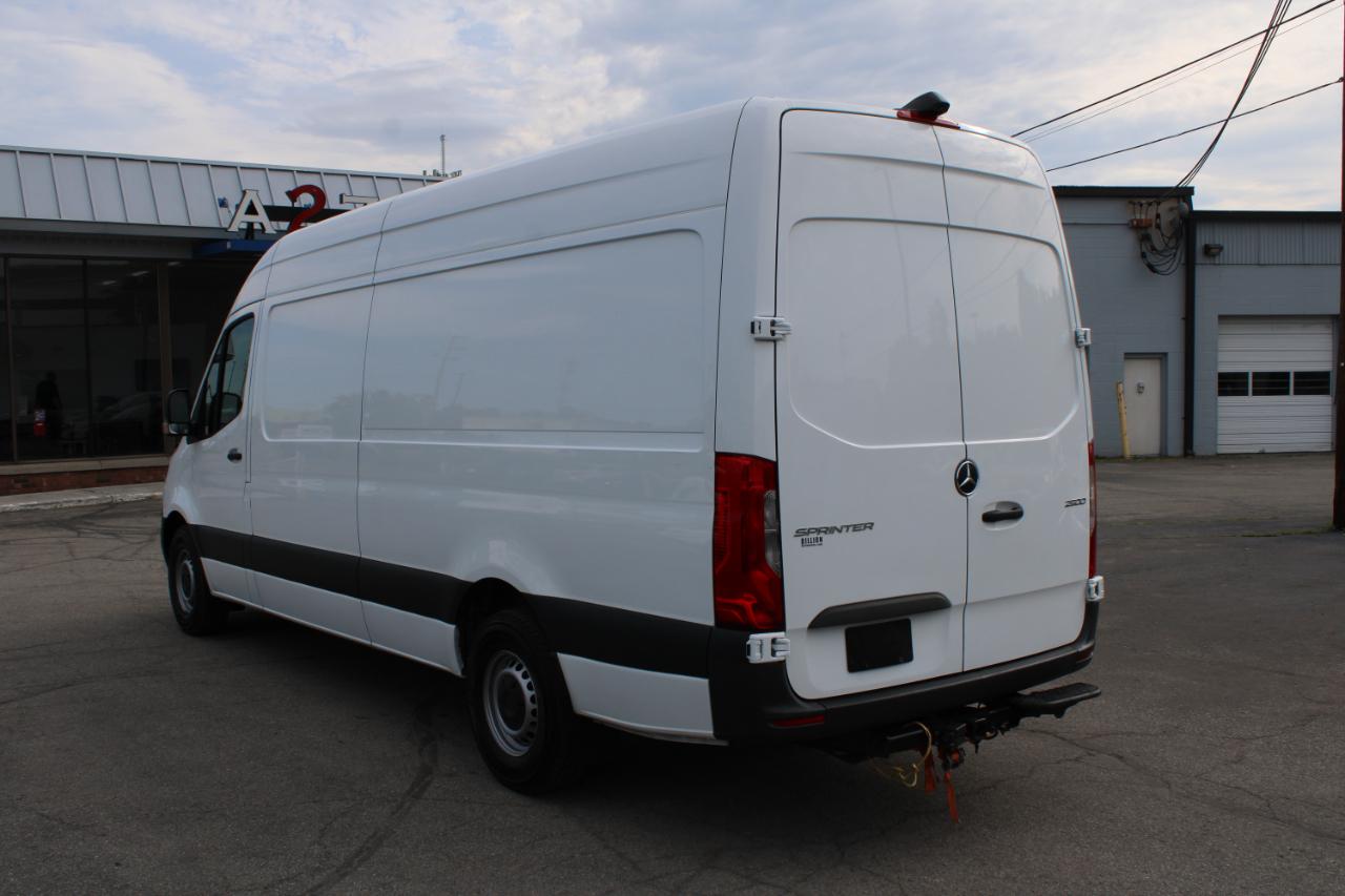 Mercedes-Benz Sprinter Cargo Van 2500 High Roof I4 Gas 170" RWD 2022