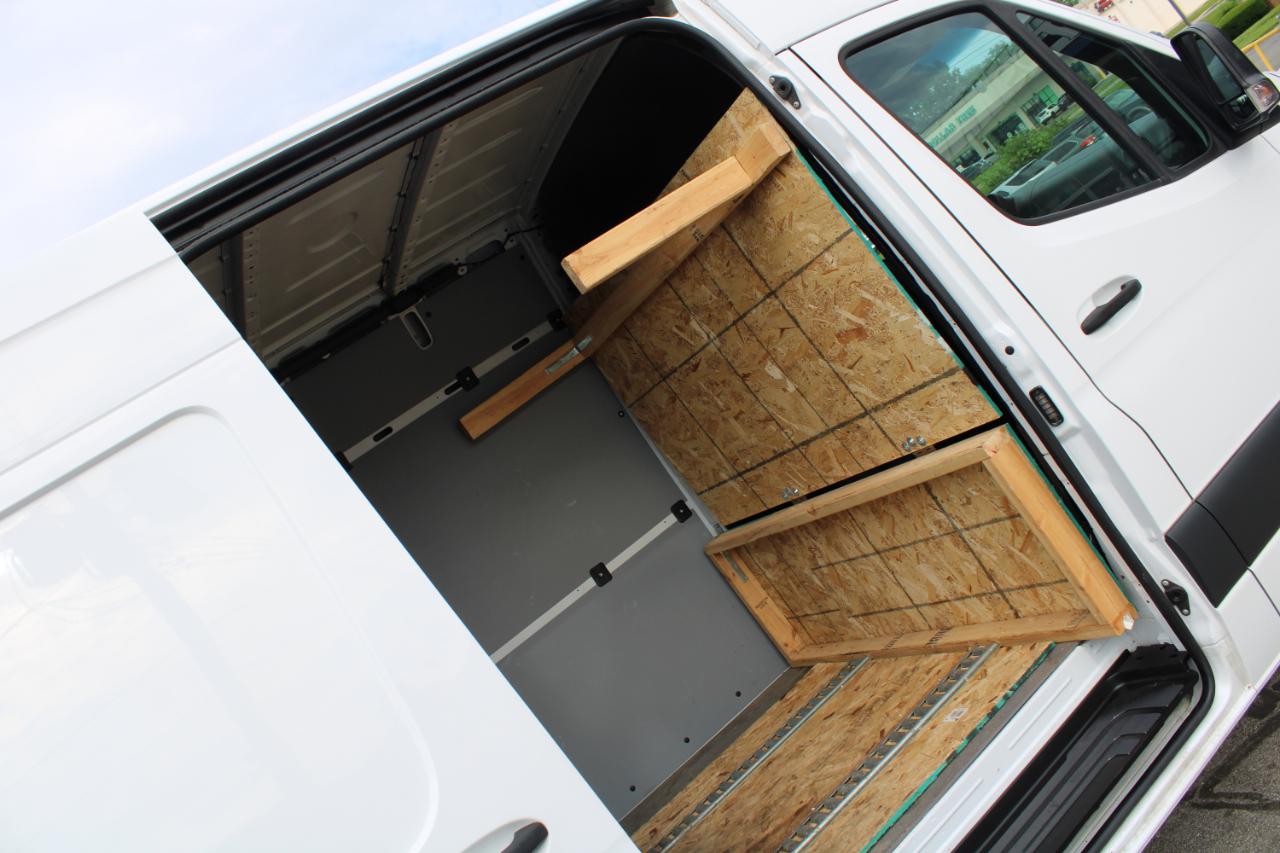 Mercedes-Benz Sprinter Cargo Van 2500 High Roof I4 Gas 170" RWD 2022