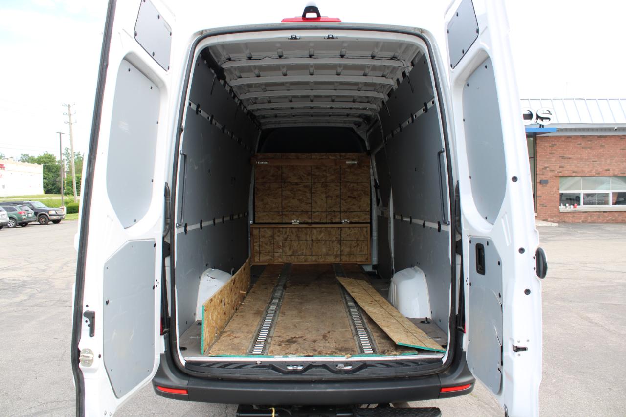 Mercedes-Benz Sprinter Cargo Van 2500 High Roof I4 Gas 170" RWD 2022