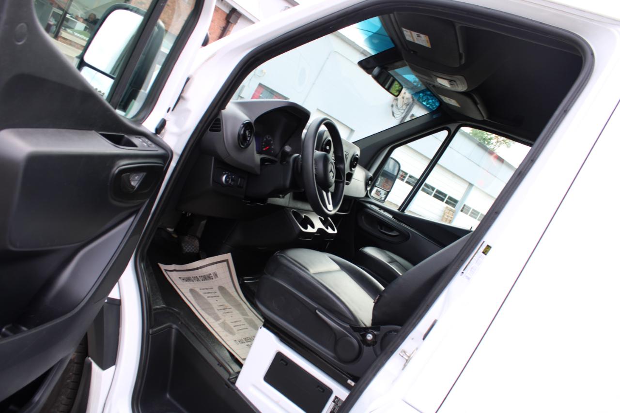 Mercedes-Benz Sprinter Cargo Van 2500 High Roof I4 Gas 170" RWD 2022