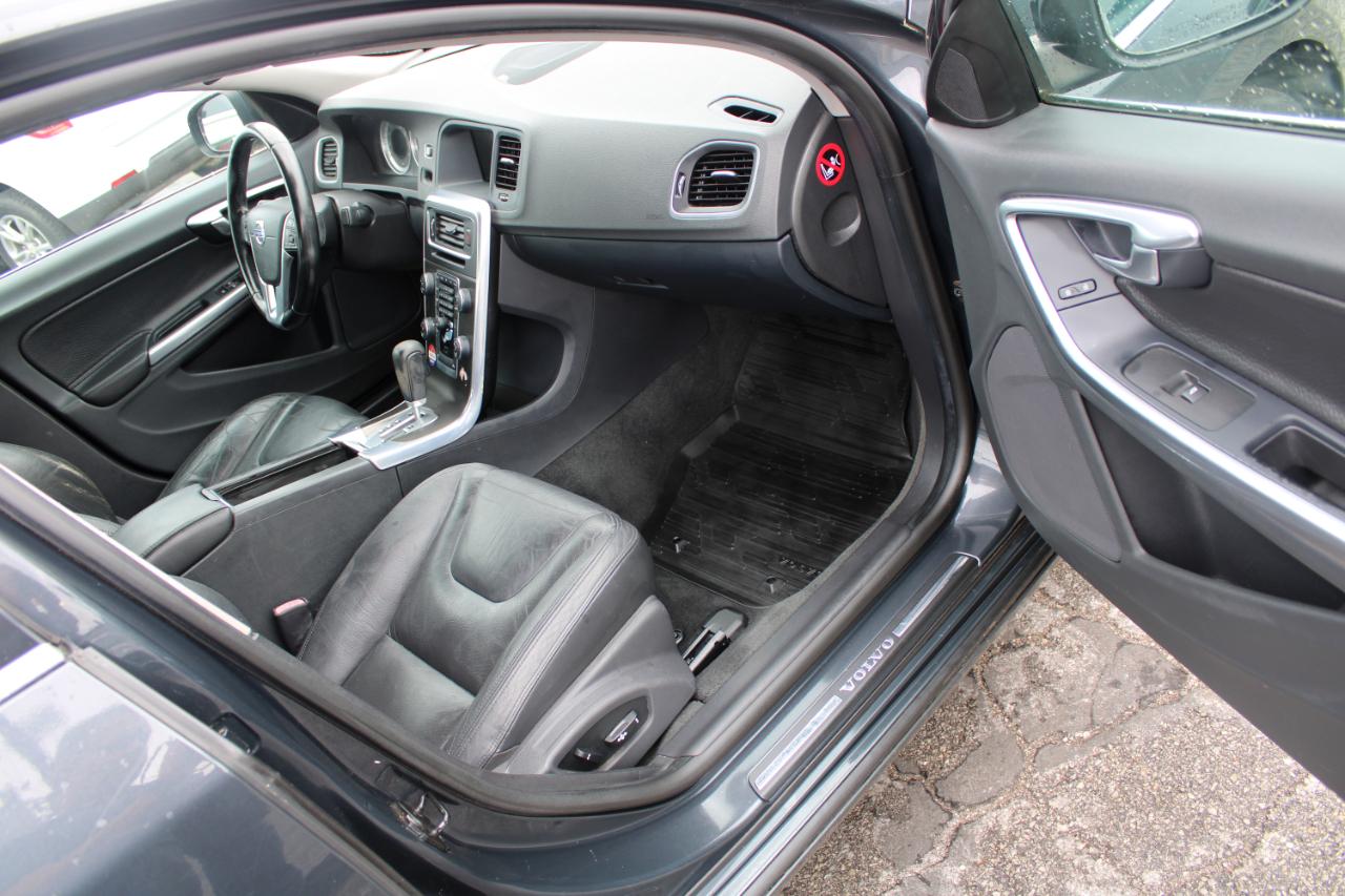 Volvo S60 FWD 4dr Sdn T5 2012