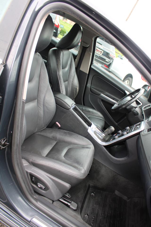 Volvo S60 FWD 4dr Sdn T5 2012