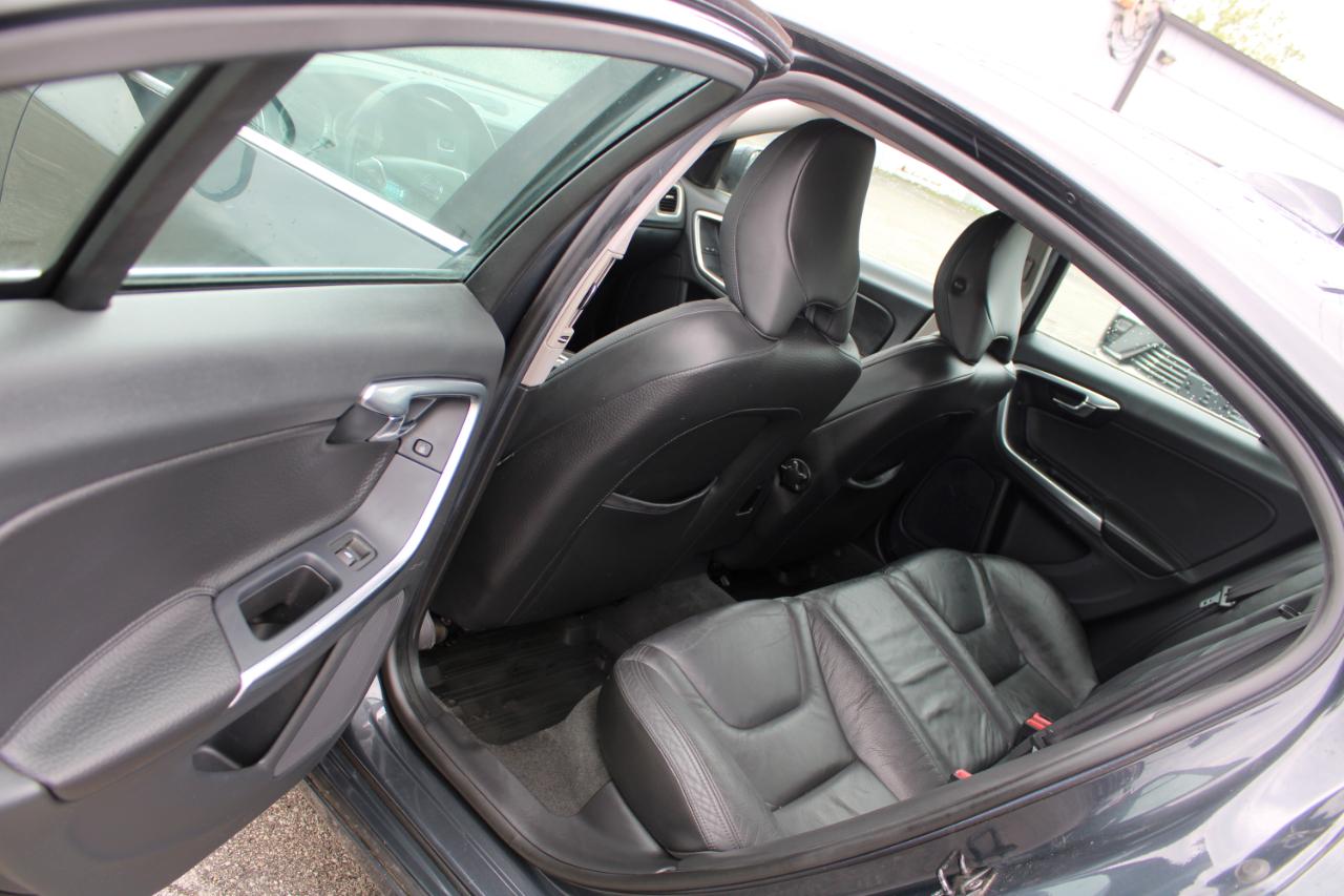 Volvo S60 FWD 4dr Sdn T5 2012