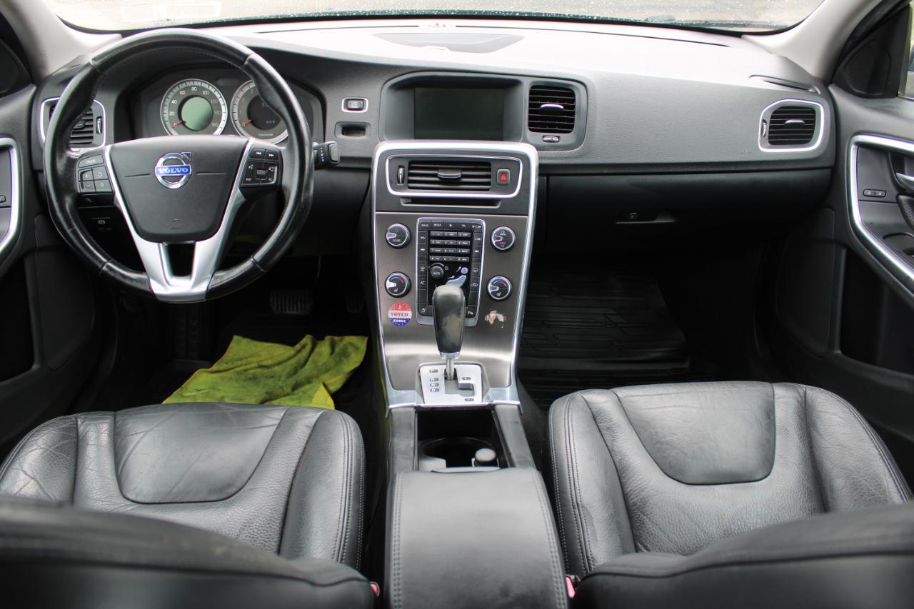 Volvo S60 FWD 4dr Sdn T5 2012