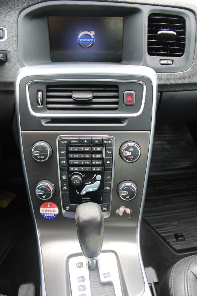 Volvo S60 FWD 4dr Sdn T5 2012