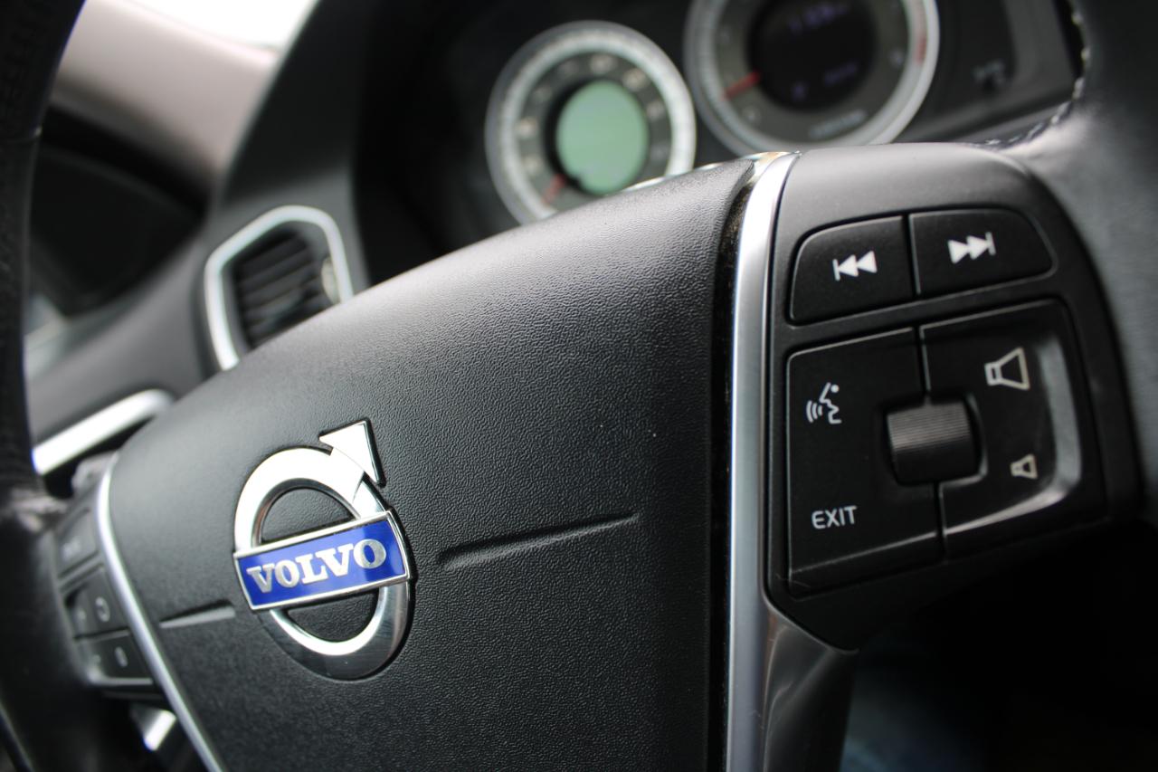 Volvo S60 FWD 4dr Sdn T5 2012