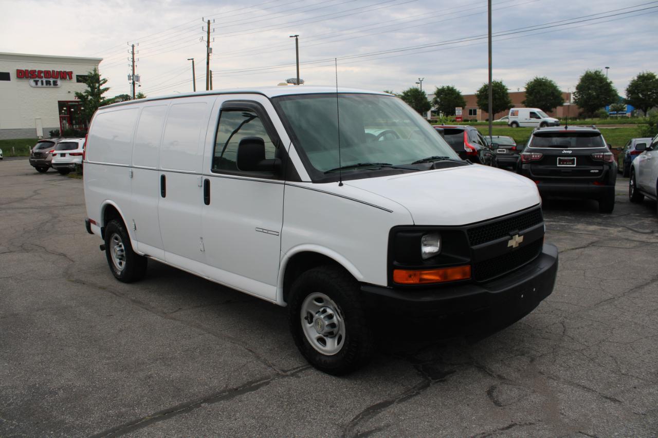 Chevrolet Express Cargo Van RWD 2500 135" 2008