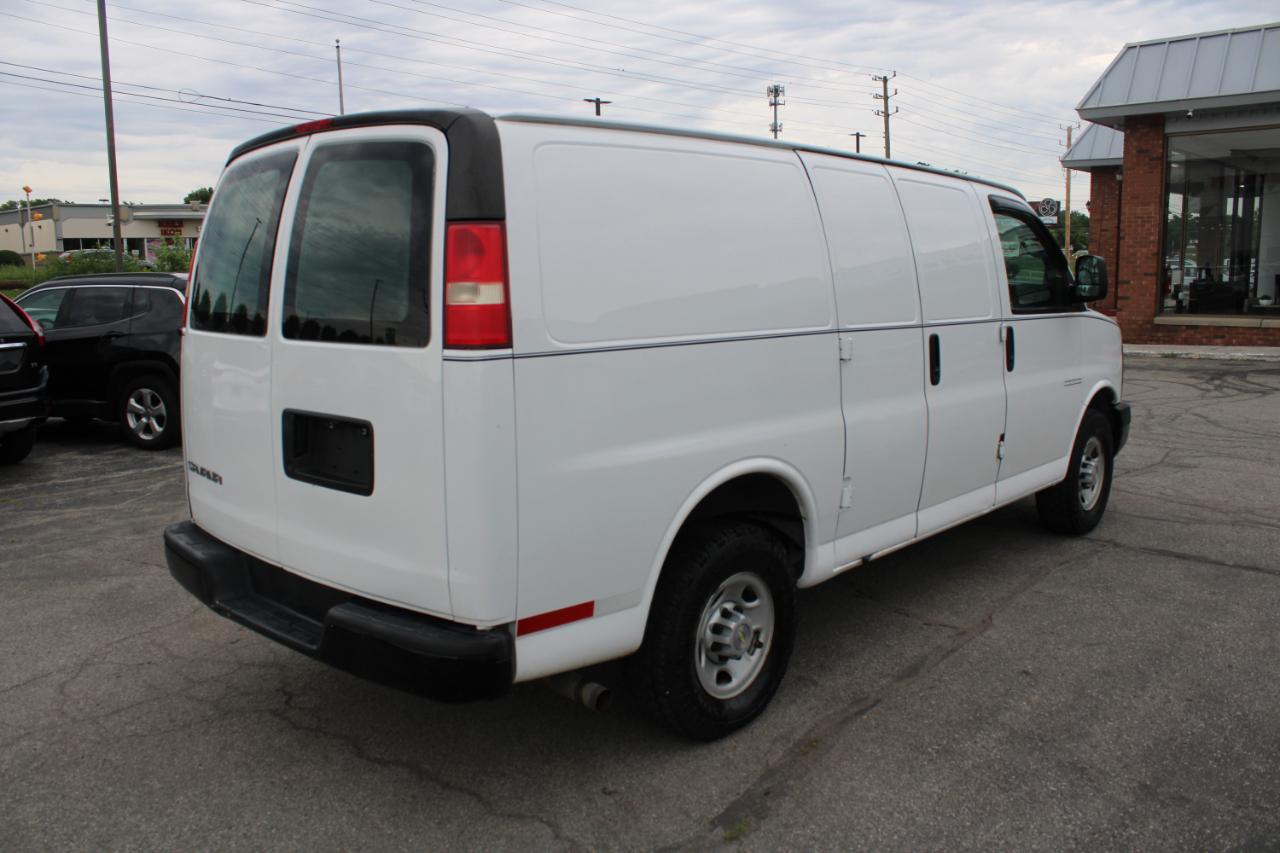 Chevrolet Express Cargo Van RWD 2500 135" 2008