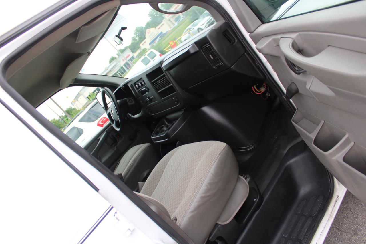 Chevrolet Express Cargo Van RWD 2500 135" 2008