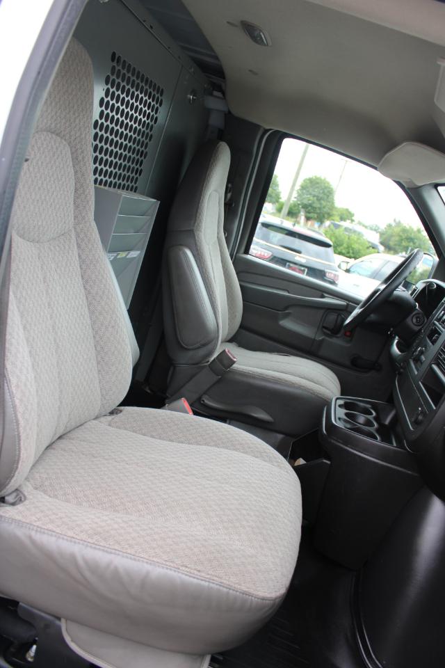 Chevrolet Express Cargo Van RWD 2500 135" 2008