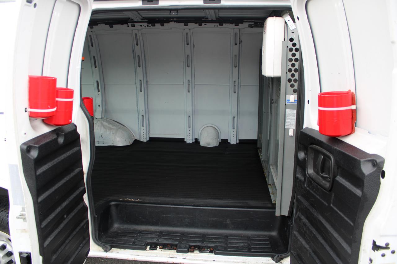 Chevrolet Express Cargo Van RWD 2500 135" 2008