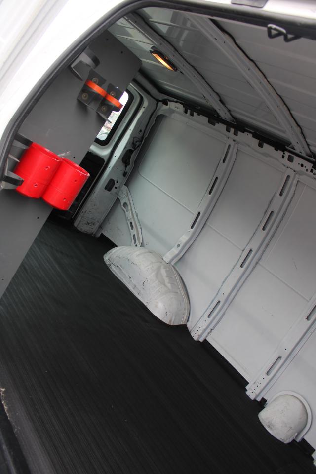 Chevrolet Express Cargo Van RWD 2500 135" 2008