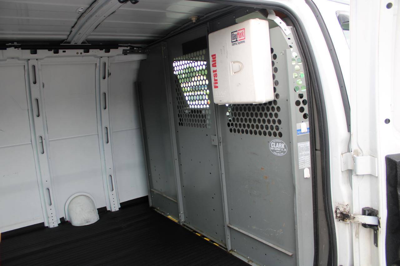 Chevrolet Express Cargo Van RWD 2500 135" 2008