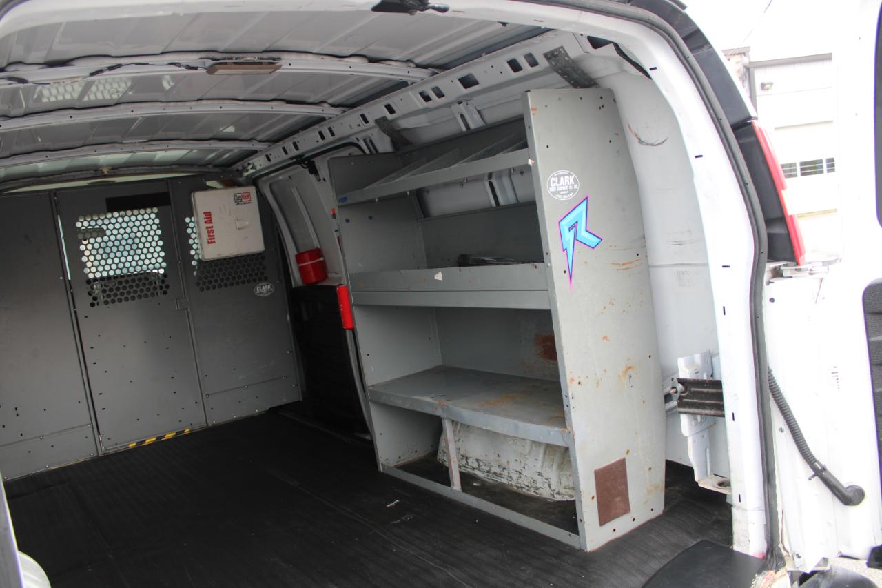 Chevrolet Express Cargo Van RWD 2500 135" 2008