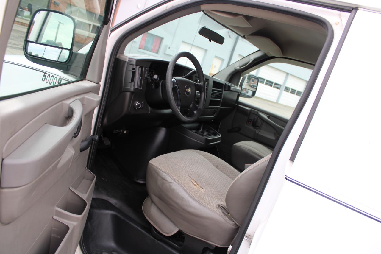 Chevrolet Express Cargo Van RWD 2500 135" 2008