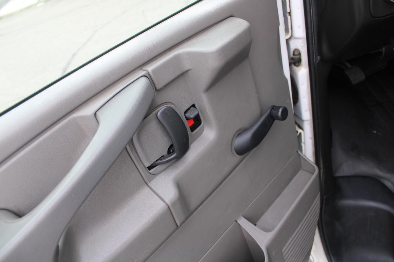 Chevrolet Express Cargo Van RWD 2500 135" 2008
