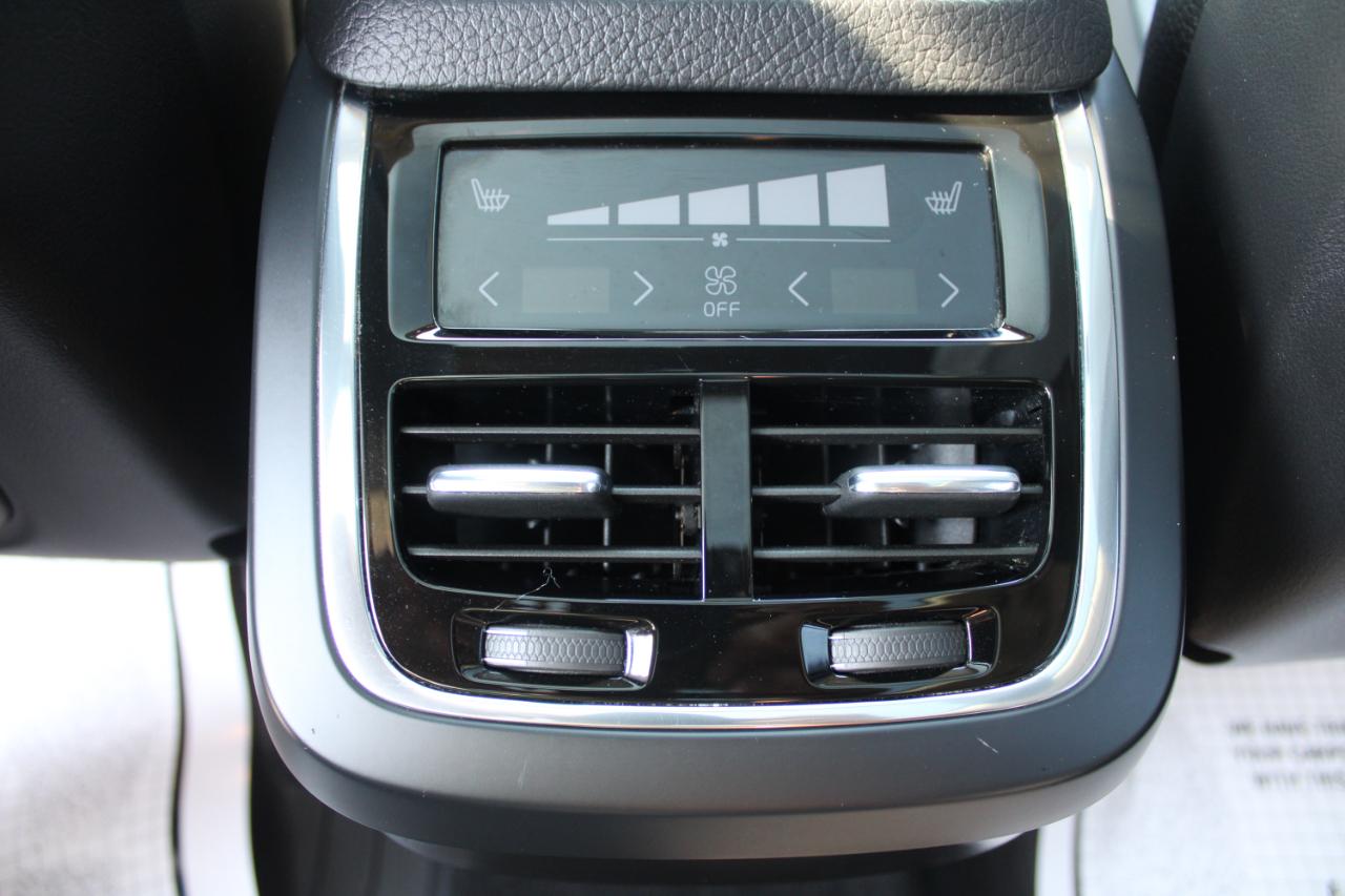 Volvo XC90 T6 AWD 7-Passenger Momentum 2017