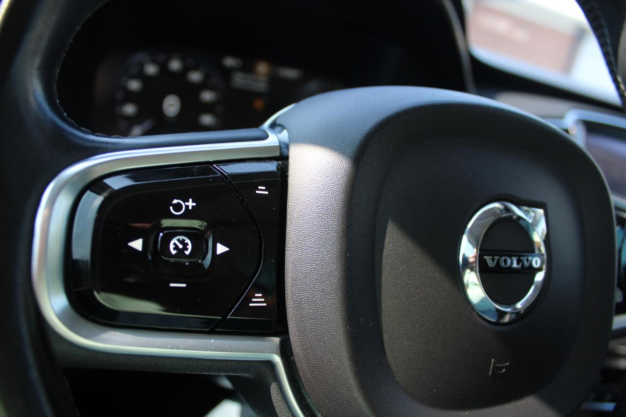 Volvo XC90 T6 AWD 7-Passenger Momentum 2017