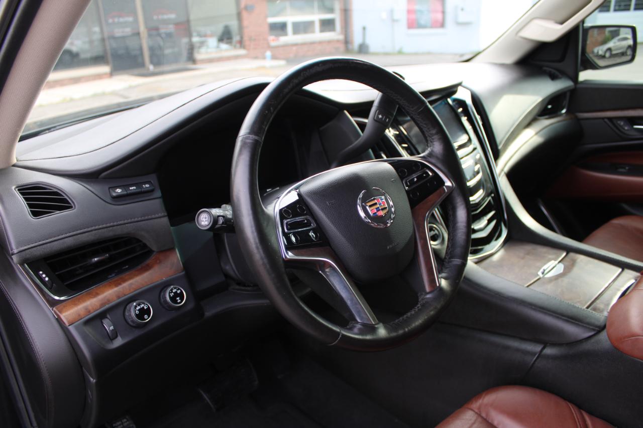 Cadillac Escalade ESV 4WD 4dr Luxury 2015