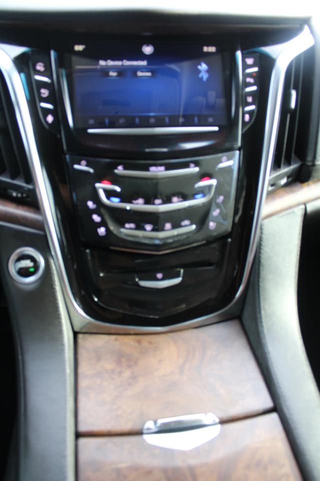 Cadillac Escalade ESV 4WD 4dr Luxury 2015