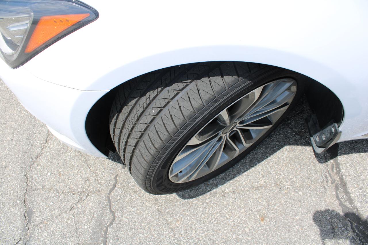 Hyundai Genesis 4dr Sdn V6 3.8L RWD 2016