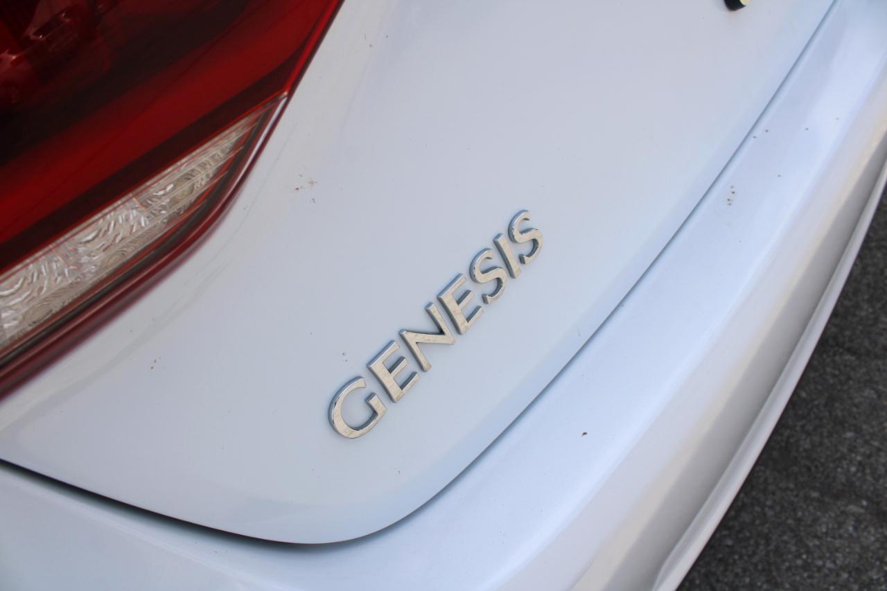 Hyundai Genesis 4dr Sdn V6 3.8L RWD 2016