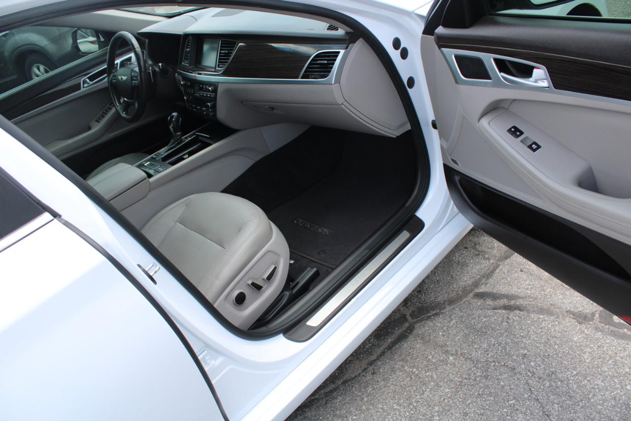 Hyundai Genesis 4dr Sdn V6 3.8L RWD 2016