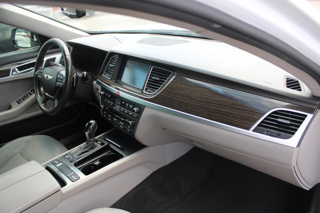 Hyundai Genesis 4dr Sdn V6 3.8L RWD 2016