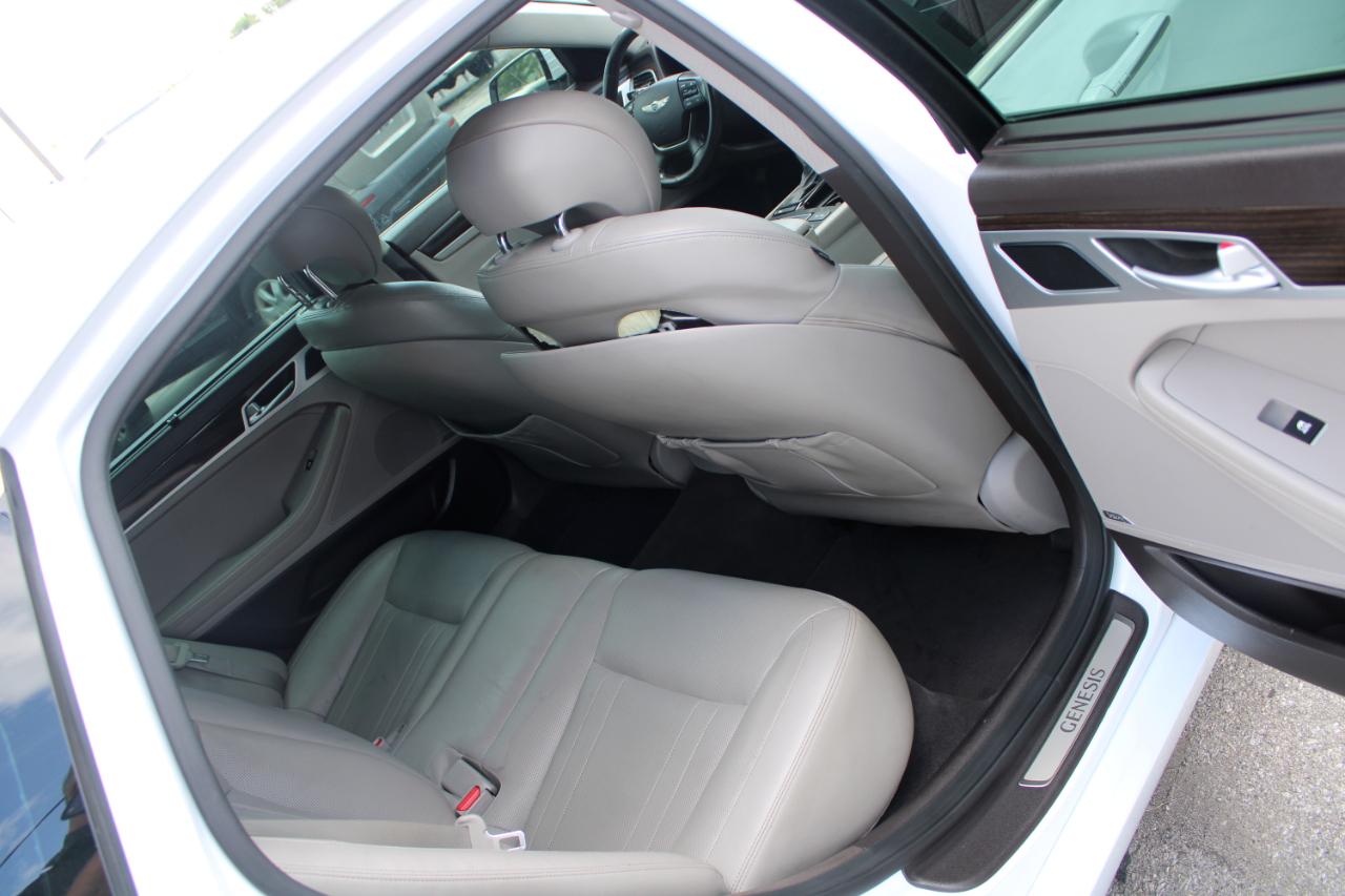 Hyundai Genesis 4dr Sdn V6 3.8L RWD 2016
