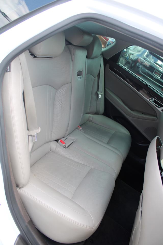 Hyundai Genesis 4dr Sdn V6 3.8L RWD 2016