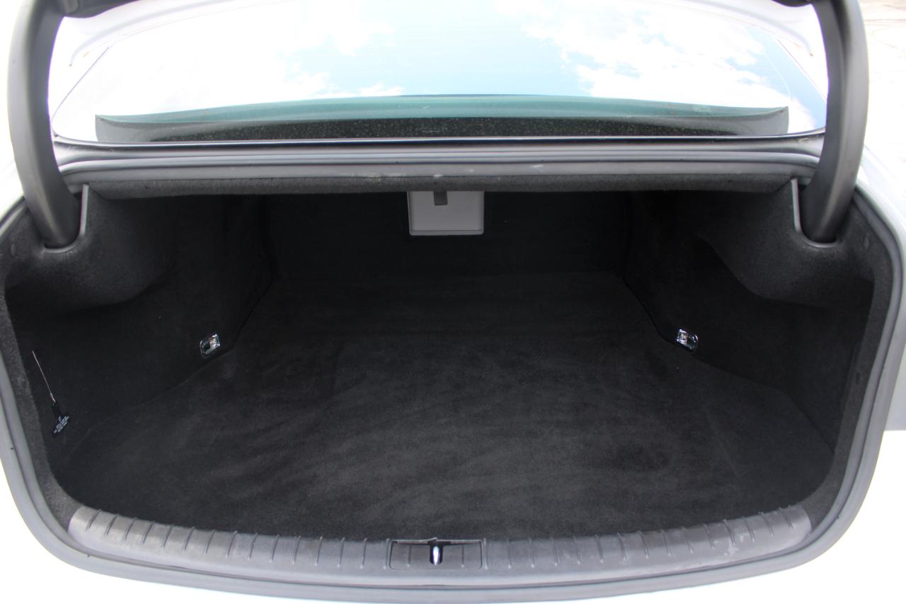 Hyundai Genesis 4dr Sdn V6 3.8L RWD 2016